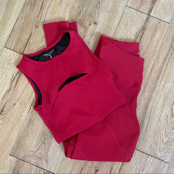 Red rib set! Cut out sports bra and v waist legging - Picture 4 of 5